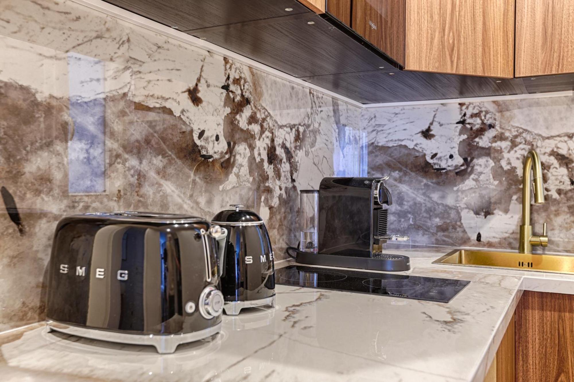 Elegant Luxury Apartment For 6 On Champs-Elysees ปารีส ภายนอก รูปภาพ